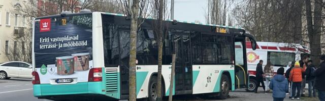 ФОТО | В шаге от трагедии: в Таллинне автобус городского маршрута выехал с дороги на тротуар