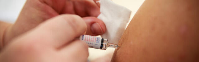 На низкий охват вакцинацией школьников влияет осознанный отказ и пассивность родителей