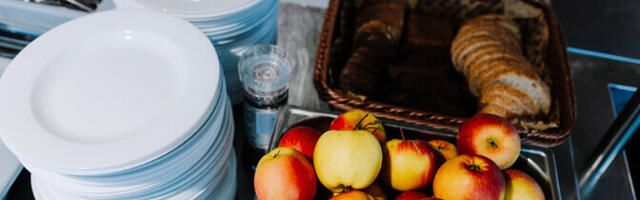 Вернуться к своей кухне или остаться с поставщиком: детсады Пярну выбирают формат питания