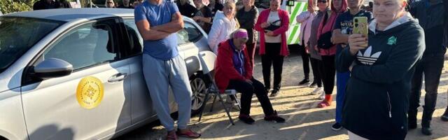 Около фермы Нурме продолжаются протесты, забой свиней отложен