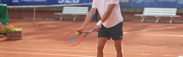 Теннисист Даниил Глинка не сумел выйти во второй круг на турнире в Саванне