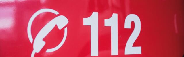 В многоквартирном доме обнаружили химическое загрязнение. Двух человек доставили в больницу