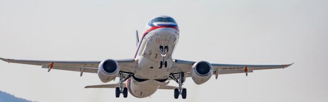 ВИДЕО | У лайнера компании „Россия“ в полете оторвало обшивку