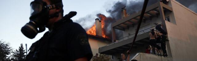 Из-за пожаров власти Греции эвакуируют жителей в окрестностях Афин