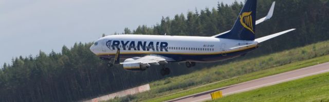 Самолет Ryanair совершил экстренную посадку из-за найденного в туалете сообщения о бомбе на борту