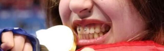 Медали Олимпиады-2026 слетают с лент и ломаются сразу после вручения: оргкомитет ищет виновных