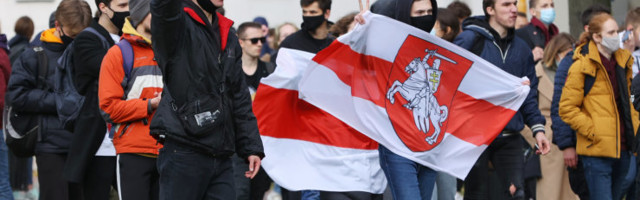 В Беларуси началась общенациональная забастовка. К ней присоединились госпредприятия, вузы, магазины, кафе