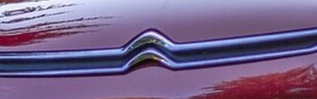 В Харьюмаа автомобиль после проезда через перекресток врезался в дерево