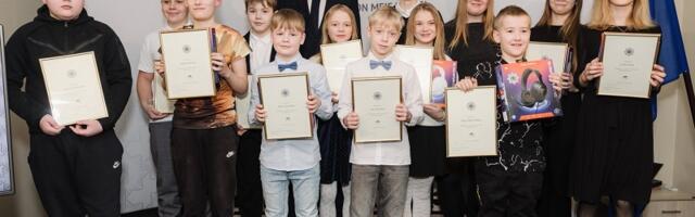 День номера 112: Центр тревоги наградил смелых детей и подростков