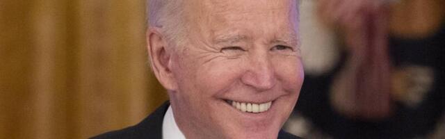 ВИДЕО | Байден назвал журналиста ”тупым сукиным сыном” после вопроса об инфляции