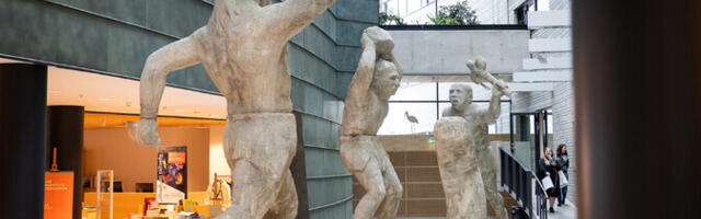 ФОТО: скульптуры Эдит Карлсон, побывавшие на Венецианской биеннале, расположились в Kumu