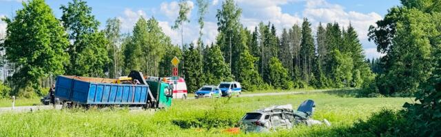 ФОТО | Трагедия в Ярвамаа: в ДТП погибли два человека