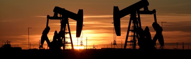 Страны ОПЕК+ пытаются договориться об увеличении объемов добычи нефти