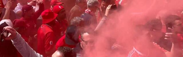 ВИДЕО | Как „Ливерпуль“ празднует чемпионство. Корреспондент Delfi отмечает вместе с болельщиками