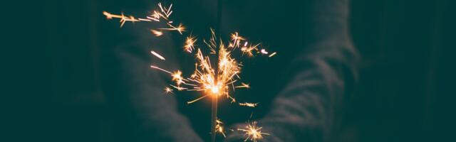 Спасатели: фейерверк попал мужчине в лицо