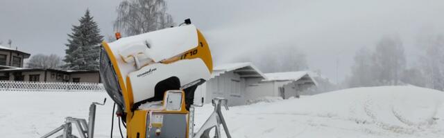 В Южной Эстонии заработали снежные пушки: некоторые любители лыжного спорта уже катаются