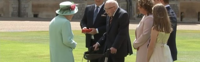 Британский ветеран Том Мур, собравший миллионы для врачей, оказался в больнице с Covid-19