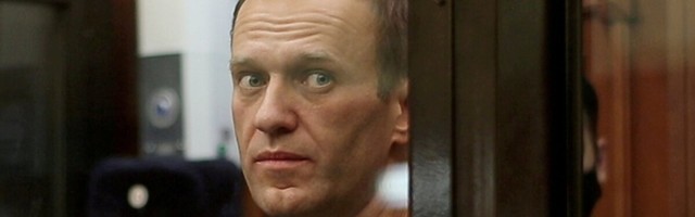 ”У него утрачивается чувствительность рук”. У Навального обнаружили две грыжи