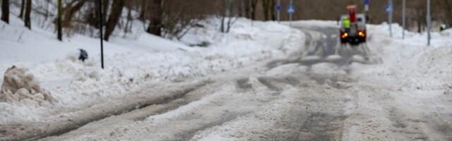„Дай им денег!“ В Силламяэ автомобиль сбил пожилую пару на пешеходном переходе, родственники ищут свидетелей