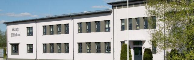 Оказавшийся в центре скандала директор школы вернулся к работе. Волость: „нет доказательств растления“