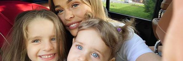 «Мы решили добавить четыре буквы»: Анна Хилькевич решила сменить имя младшей дочери