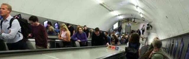 Сбой энергосистемы оставил под землёй тысячи пассажиров метро в Лондоне: второй «звоночек» после Испании?