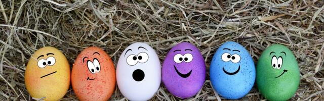 Катание яиц в парке Эстонского национального музея