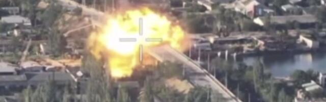 ВИДЕО | Российская армия сбросила авиабомбу на мост в Херсоне