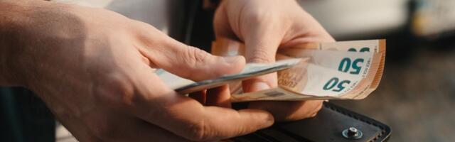 Обязан ли работодатель регулярно повышать зарплату?