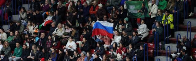 ФОТО | На ОИ-2026 на арене фигурного катания развевался флаг России, а на других соревнованиях — символика СССР