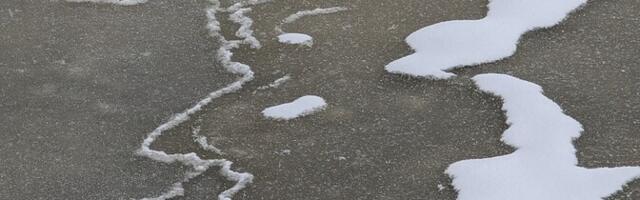 Со среды ограничивается выход на лед Нарвского водохранилища