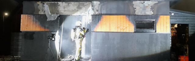 ФОТО | В Йыхви ночью горела баня