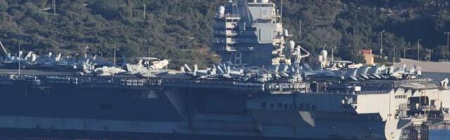 Крупнейший в мире авианосец США затапливает нечистотами