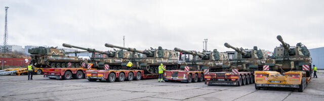 ФОТО: в Эстонию доставили шесть новых самоходных артиллерийских установок K9 Thunder