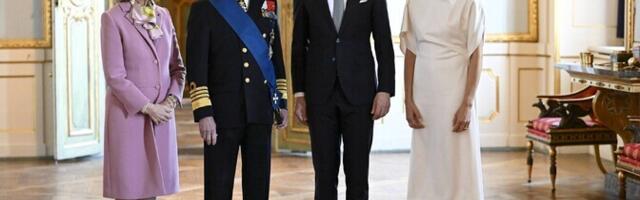 Первая леди Финляндии привлекла внимание своим нарядом на королевском приеме в Швеции