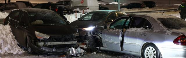 ФОТО | Авария в центре Таллинна привела к образованию пробки  