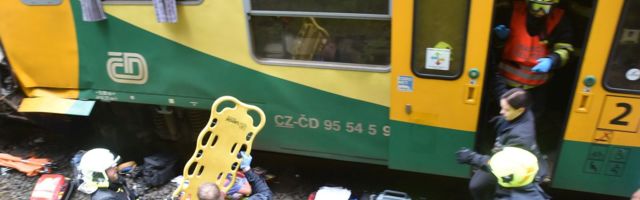В Чехии лоб в лоб столкнулись два пассажирских поезда: есть погибшие, десятки раненых