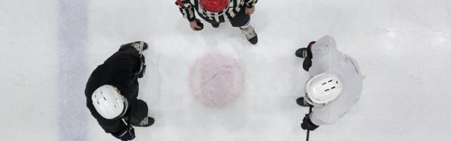 ВИДЕО | Инцидент на хоккейном турнире: мама выбежала на лед во время матча