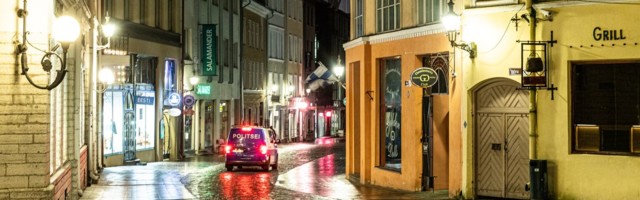 Страшно красиво: ночной Таллинн опустел и превратился в город-призрак