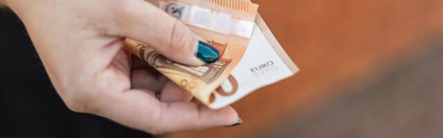 „Работаю 240 часов в месяц за минималку“: законны ли переработки и в каком случае работодатель должен вам компенсацию? 