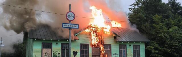 ВИДЕО | Пожар сильно повредил историческое здание железнодорожного вокзала