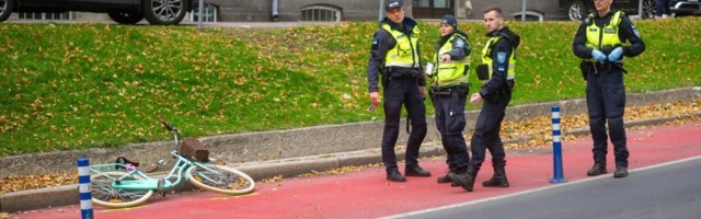 ФОТО | На красной велосипедной дорожке велосипедист столкнулся с автомобилем и был доставлен в больницу