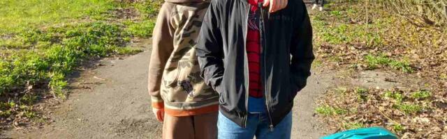 Помогали нам убирать мусор в парке и на стадионе