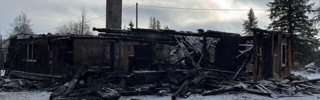 В сгоревшем практически дотла жилом доме нашли тело мужчины