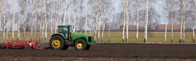 Lauksaimnieki: Vasarāju sējas darbi Latvijas reģionos rit atšķirīgā tempā