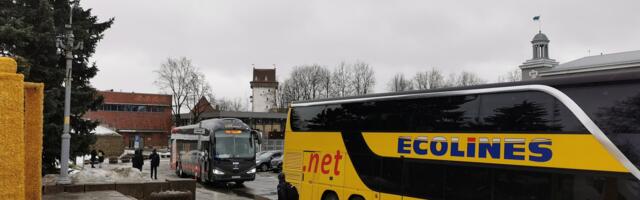 Международным автобусам в Ивангороде запретили парковку у погранпункта