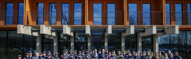 В Нарвском учебном центре Академии МВД вручили дипломы тем, кто сменил профессию