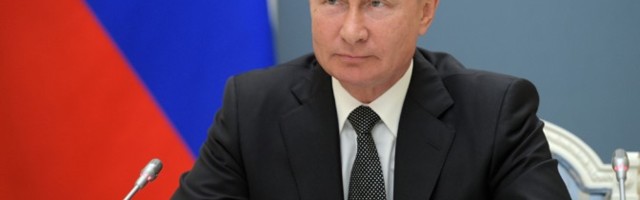 Путин заявил о регистрации в РФ первой в мире вакцины от коронавируса
