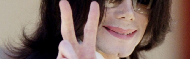 Кузина Майкла Джексона продает капельницу со следами его крови спустя 10 лет после его смерти
