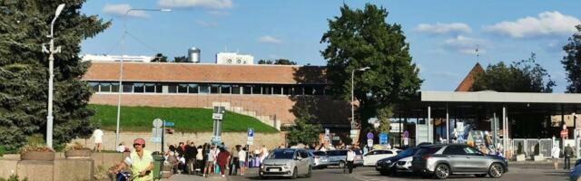 Авторы инициативы по созданию электронной очереди на границе в Нарве продолжат работу без помощи города